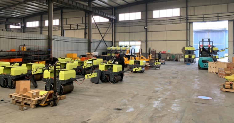 阳春三月,一批小型压路机出口外洋，，，，，，，去赴一场他国春暖花开!